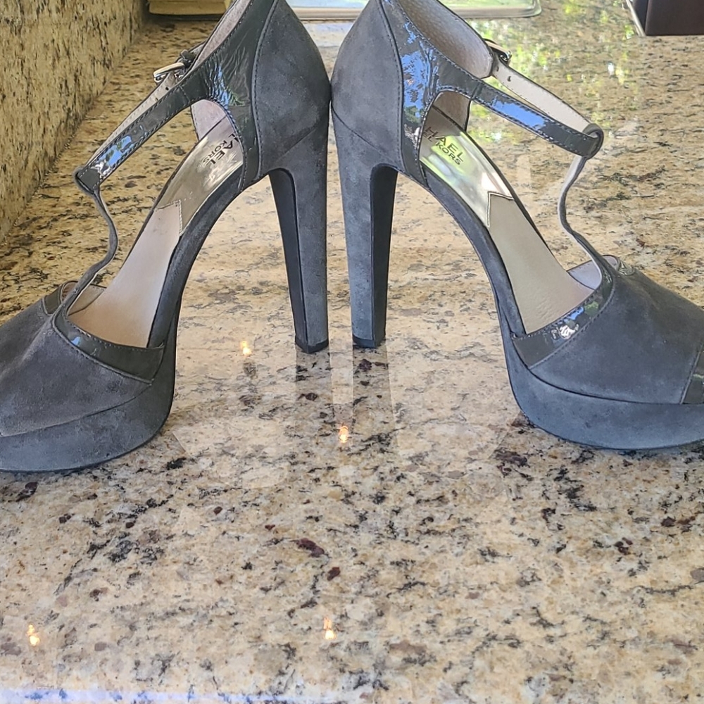 EUC Gorgeous Michael Kors shoes - Picture 7 of 15